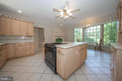 Kitchen - 602 Old Eagle School Rd, Wayne, PA 19087 photo 3 of 4