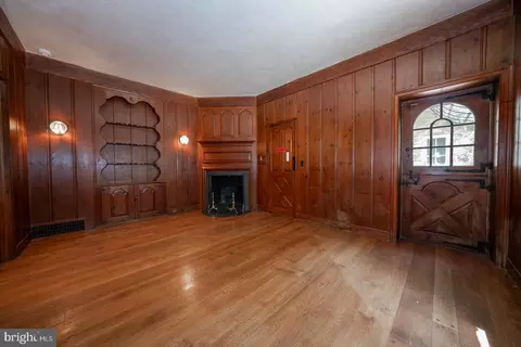 Living - 602 Old Eagle School Rd, Wayne, PA 19087 photo 11 of 11