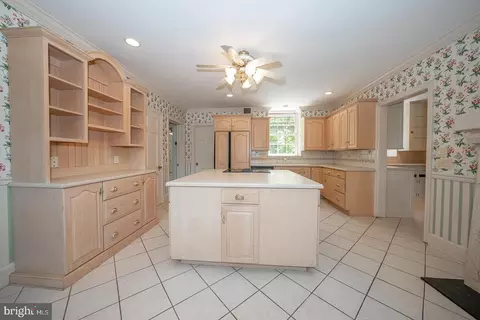 Kitchen - 602 Old Eagle School Rd, Wayne, PA 19087 photo 2 of 4