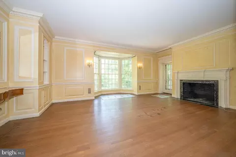 Living - 602 Old Eagle School Rd, Wayne, PA 19087 photo 7 of 11