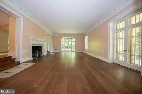 Living - 602 Old Eagle School Rd, Wayne, PA 19087 photo 4 of 11