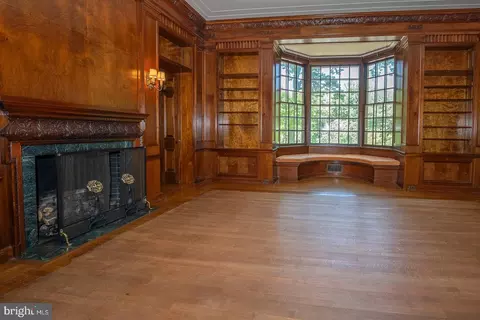 Living - 602 Old Eagle School Rd, Wayne, PA 19087 photo 6 of 11