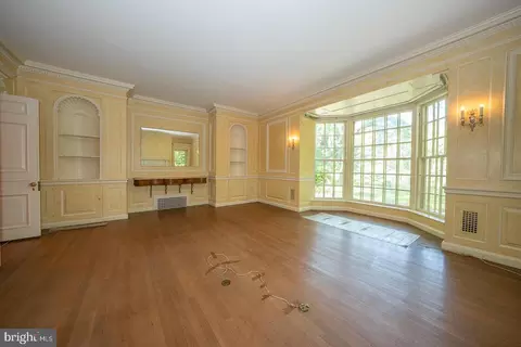 Living - 602 Old Eagle School Rd, Wayne, PA 19087 photo 9 of 11