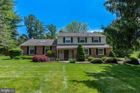 906 General Howe Dr, West Chester, PA 19382