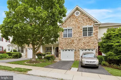 121 Fringetree Dr, West Chester, PA 19380