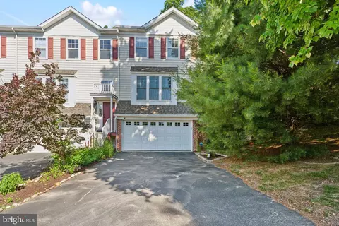 120 Tudor Ct, Malvern, PA 19355