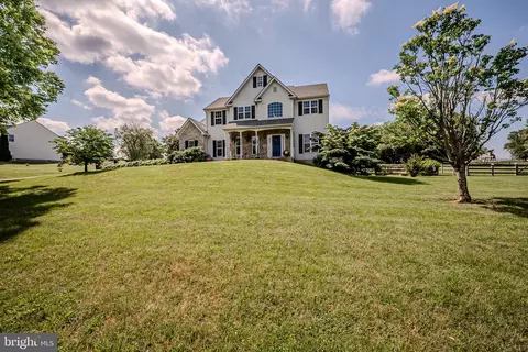213 Lewis Farm Dr, Cochranville, PA 19330