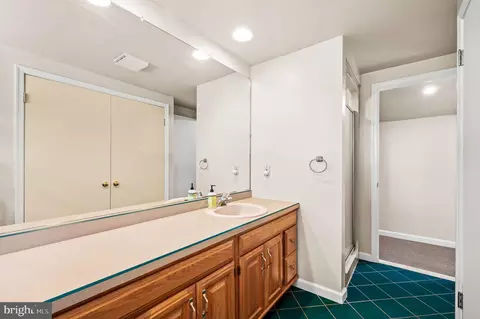 Bath - 456 Red Fox Rd, Wayne, PA 19087 photo 3 of 3