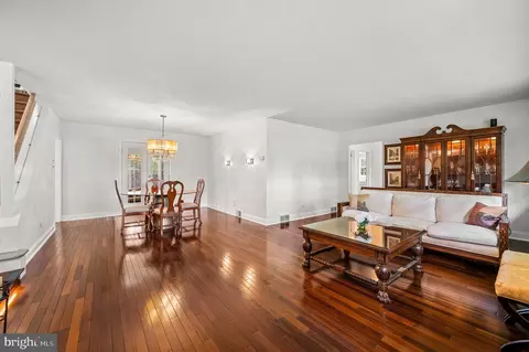 Living - 456 Red Fox Rd, Wayne, PA 19087 photo 2 of 3