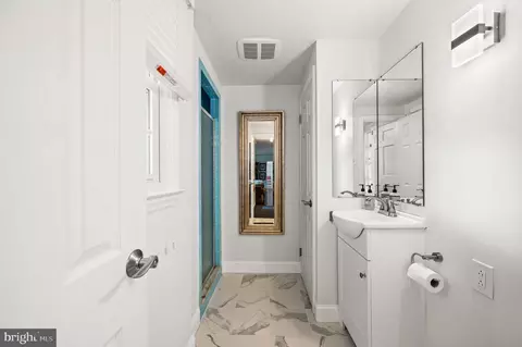 Bath - 456 Red Fox Rd, Wayne, PA 19087 photo 1 of 3