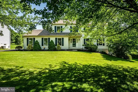 464 Creekside Dr, Downingtown, PA 19335