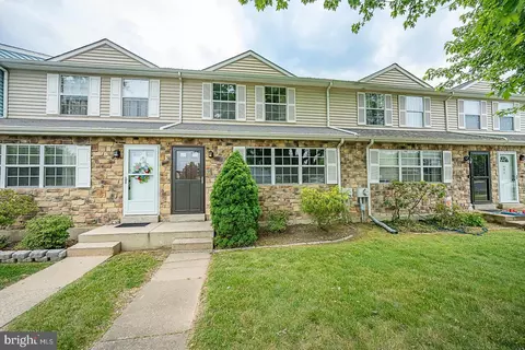 488 Devon Ct, Downingtown, PA 19335