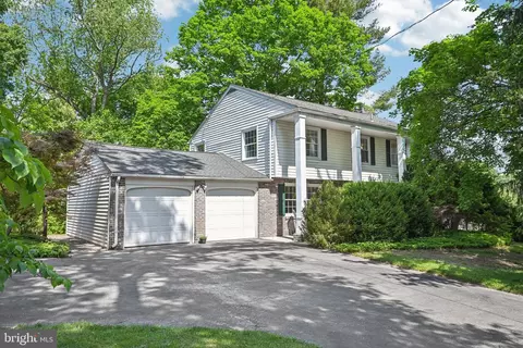 101 Powderhorn Dr, Phoenixville, PA 19460
