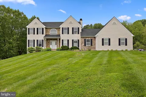 323 Indian Run Rd, Avondale, PA 19311