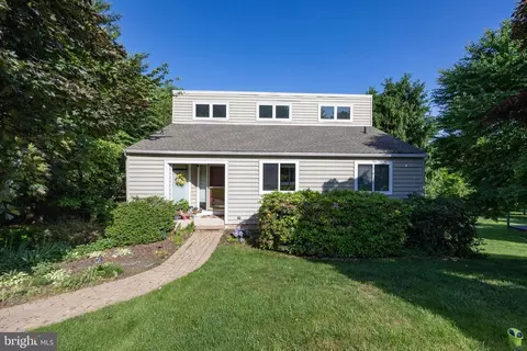 239 Beacon Dr, Phoenixville, PA 19460