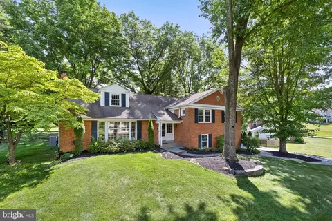 1635 Thomas Rd, Wayne, PA 19087