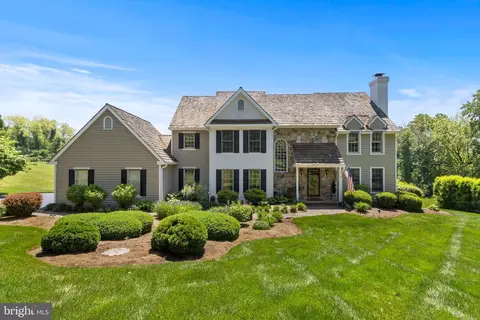 686 Farmstead Dr, West Chester, PA 19382