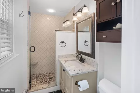 Bath - 243 Yale Rd, Wayne, PA 19087 photo 1 of 3