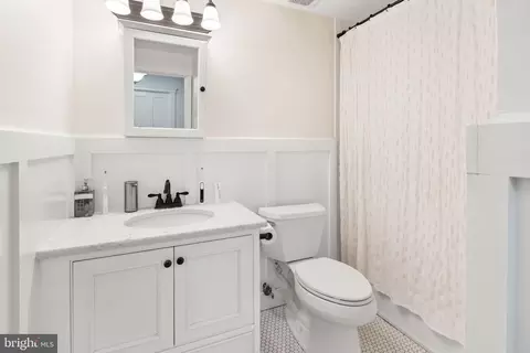Bath - 243 Yale Rd, Wayne, PA 19087 photo 2 of 3