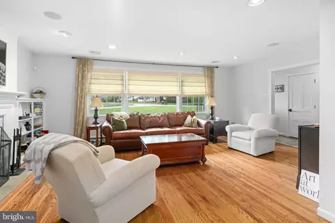 Living - 243 Yale Rd, Wayne, PA 19087 photo 2 of 3