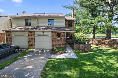 201 Chase Rd, Chesterbrook, PA 19087 photo 2