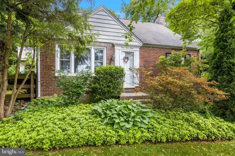 343 Mcmull Dr, Wayne, PA 19087