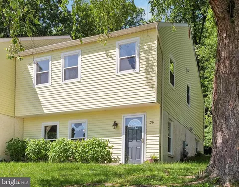 30 Daisey Ln, Malvern, PA 19355