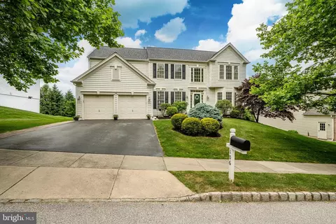 106 Magnolia Dr, Chester Springs, PA 19425
