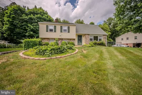 1302 Greentree Ln, West Chester, PA 19380