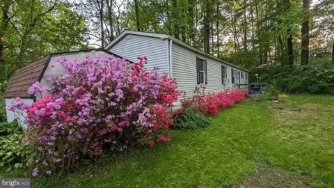 1039 Pine Dr, West Chester, PA 19380