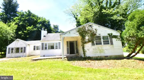 26 Robins Ln, Berwyn, PA 19312