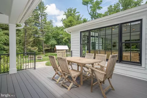 Exterior - 161 Hunters Ln, Devon, PA 19333 photo 10 of 17