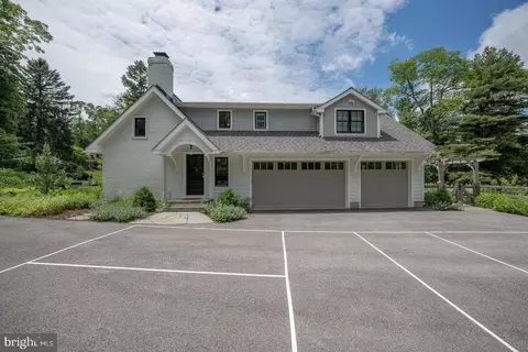 Exterior - 161 Hunters Ln, Devon, PA 19333 photo 8 of 17