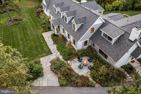 Exterior - 161 Hunters Ln, Devon, PA 19333 photo 5 of 17