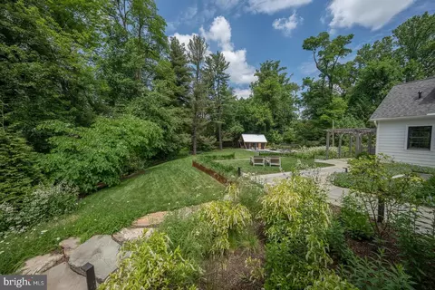 Exterior - 161 Hunters Ln, Devon, PA 19333 photo 13 of 17