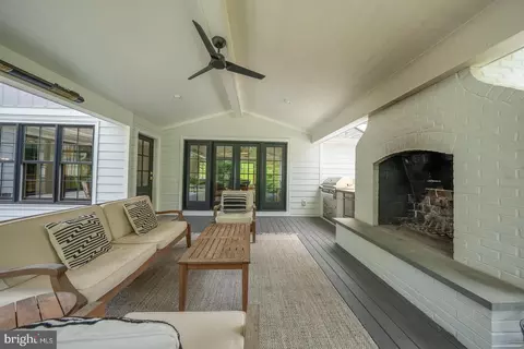 Exterior - 161 Hunters Ln, Devon, PA 19333 photo 11 of 17