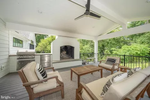 Exterior - 161 Hunters Ln, Devon, PA 19333 photo 12 of 17