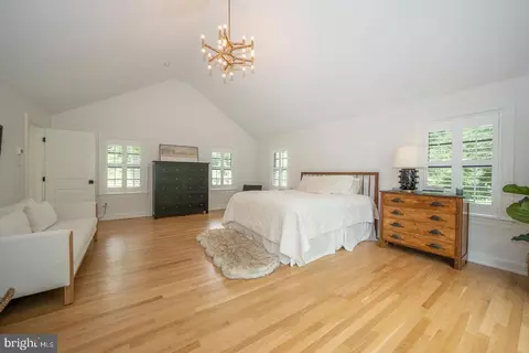 Bedroom - 161 Hunters Ln, Devon, PA 19333 photo 1 of 8