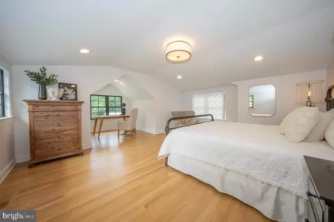 Bedroom - 161 Hunters Ln, Devon, PA 19333 photo 3 of 8