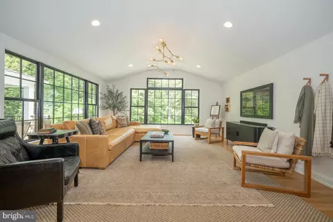 Living - 161 Hunters Ln, Devon, PA 19333 photo 1 of 2
