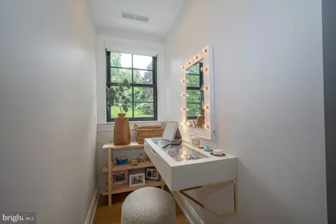 Entry Way - 161 Hunters Ln, Devon, PA 19333 photo 11 of 13