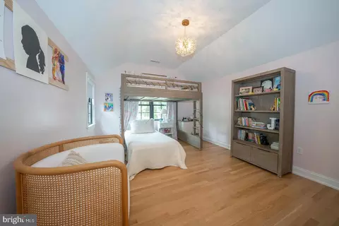Bedroom - 161 Hunters Ln, Devon, PA 19333 photo 6 of 8