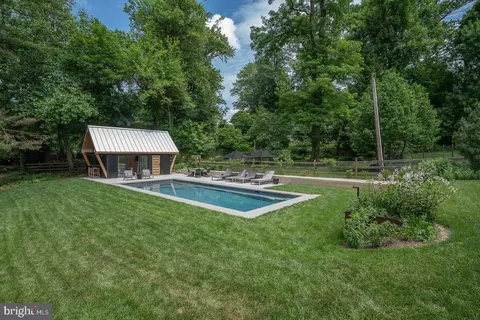 Exterior - 161 Hunters Ln, Devon, PA 19333 photo 15 of 17