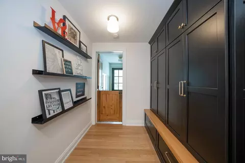 Entry Way - 161 Hunters Ln, Devon, PA 19333 photo 6 of 13