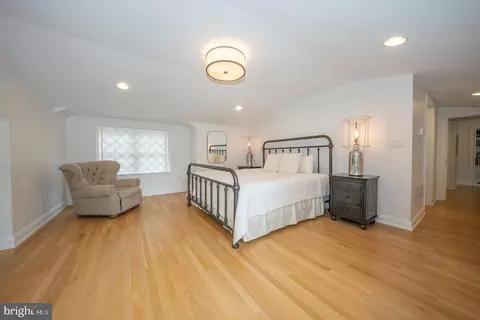Bedroom - 161 Hunters Ln, Devon, PA 19333 photo 2 of 8
