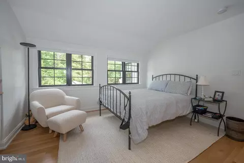 Bedroom - 161 Hunters Ln, Devon, PA 19333 photo 4 of 8