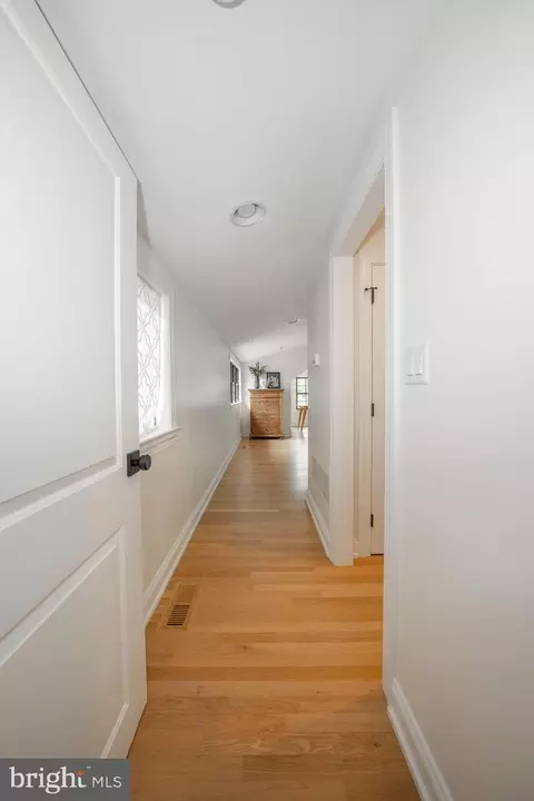 Entry Way - 161 Hunters Ln, Devon, PA 19333 photo 8 of 13