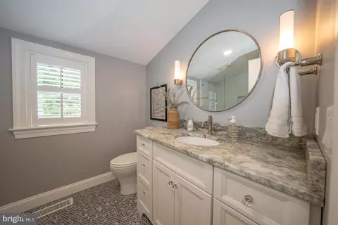 Bath - 161 Hunters Ln, Devon, PA 19333 photo 5 of 9