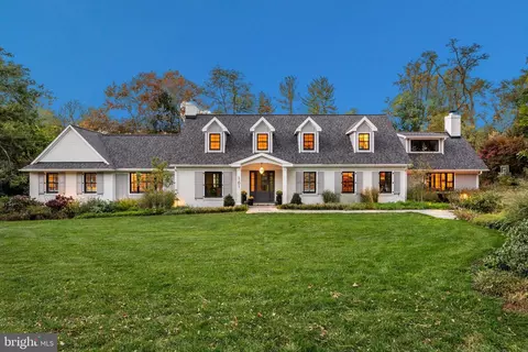 Exterior - 161 Hunters Ln, Devon, PA 19333 photo 6 of 17