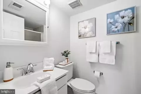 Bath - 411 W Conestoga Rd #17, Devon, PA 19333 photo 1 of 1